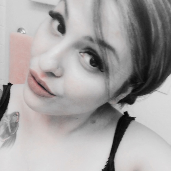 Meet your Posher, Alejandra - Picture 1 of 2